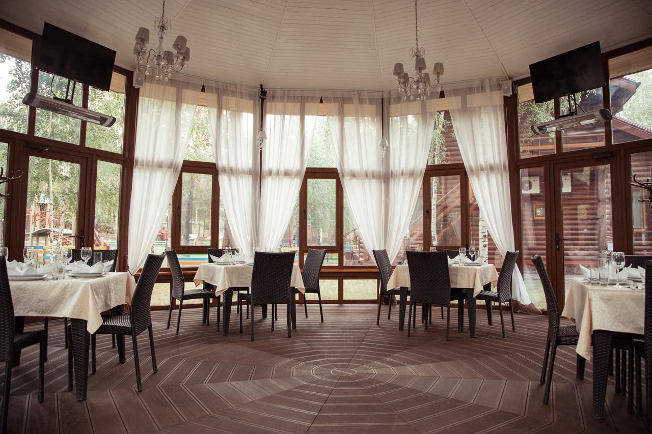 Загородный Отельно-Ресторанный Комплекс "Четыре Сезона" Pylypovychi Exterior foto